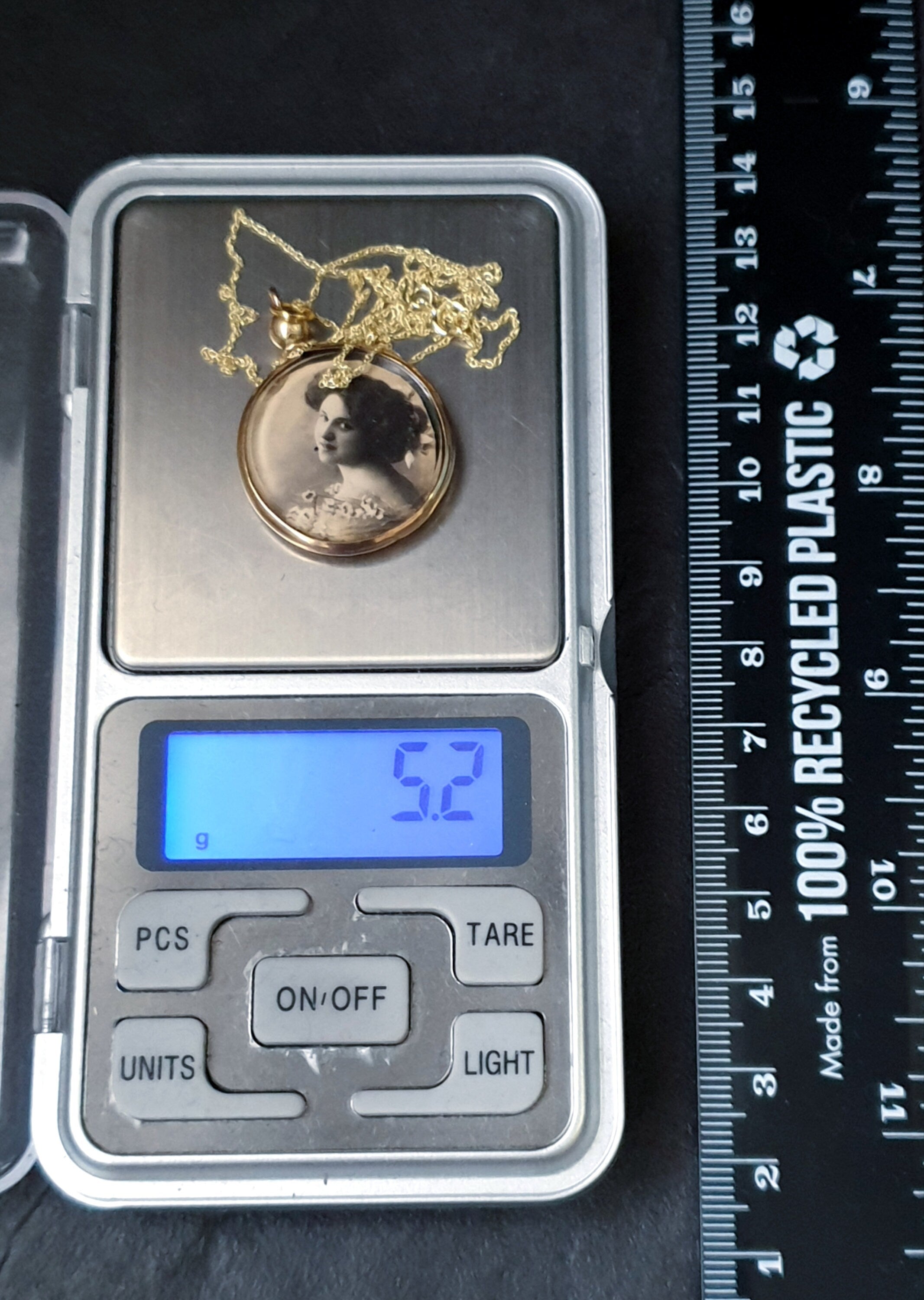 Edwardian 9ct Gold Photo Locket Pendant - Ci 1910 Double Sided Locket on 20" chain 5.2g