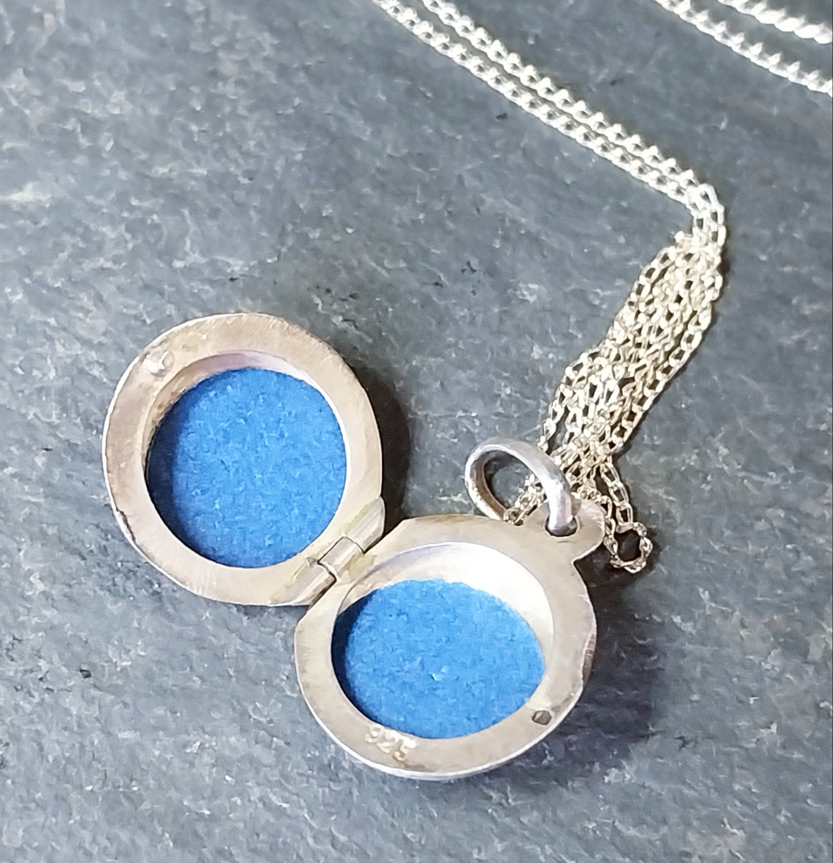 Vintage Small SILVER LOCKET - Circular on 16" Chain - 2.5g