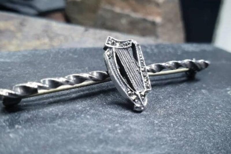 Irish Silver HARP BROOCH with Marcasite Stones Art Deco - 3g