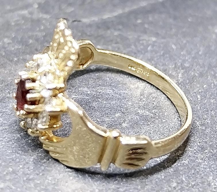 9ct GOLD CLADDAGH Ring with Red Garnet GemStones - Size uk L (5.5) - 2.1g