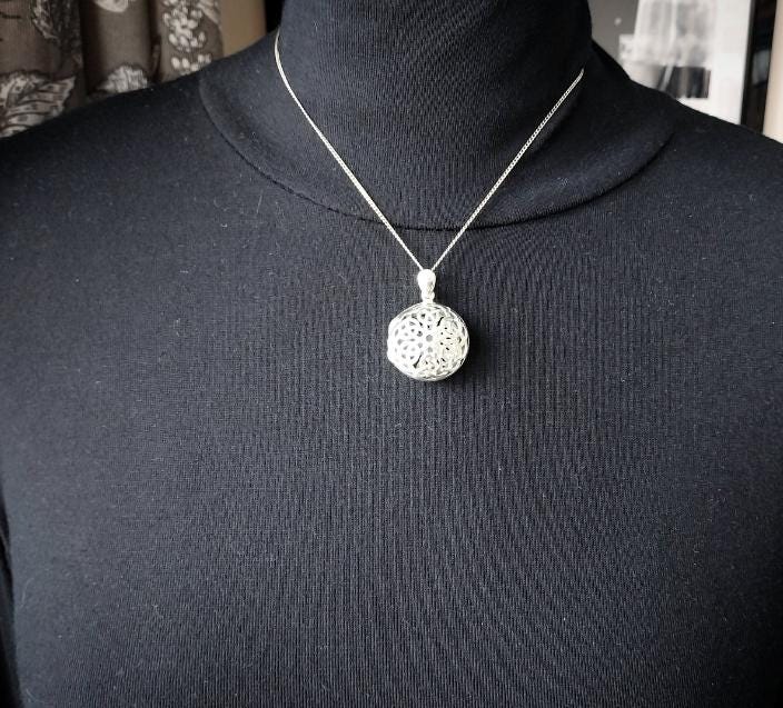 Kit Heath CELTIC Locket necklace - Sterling Silver -  on 17" Chain - 10.4g