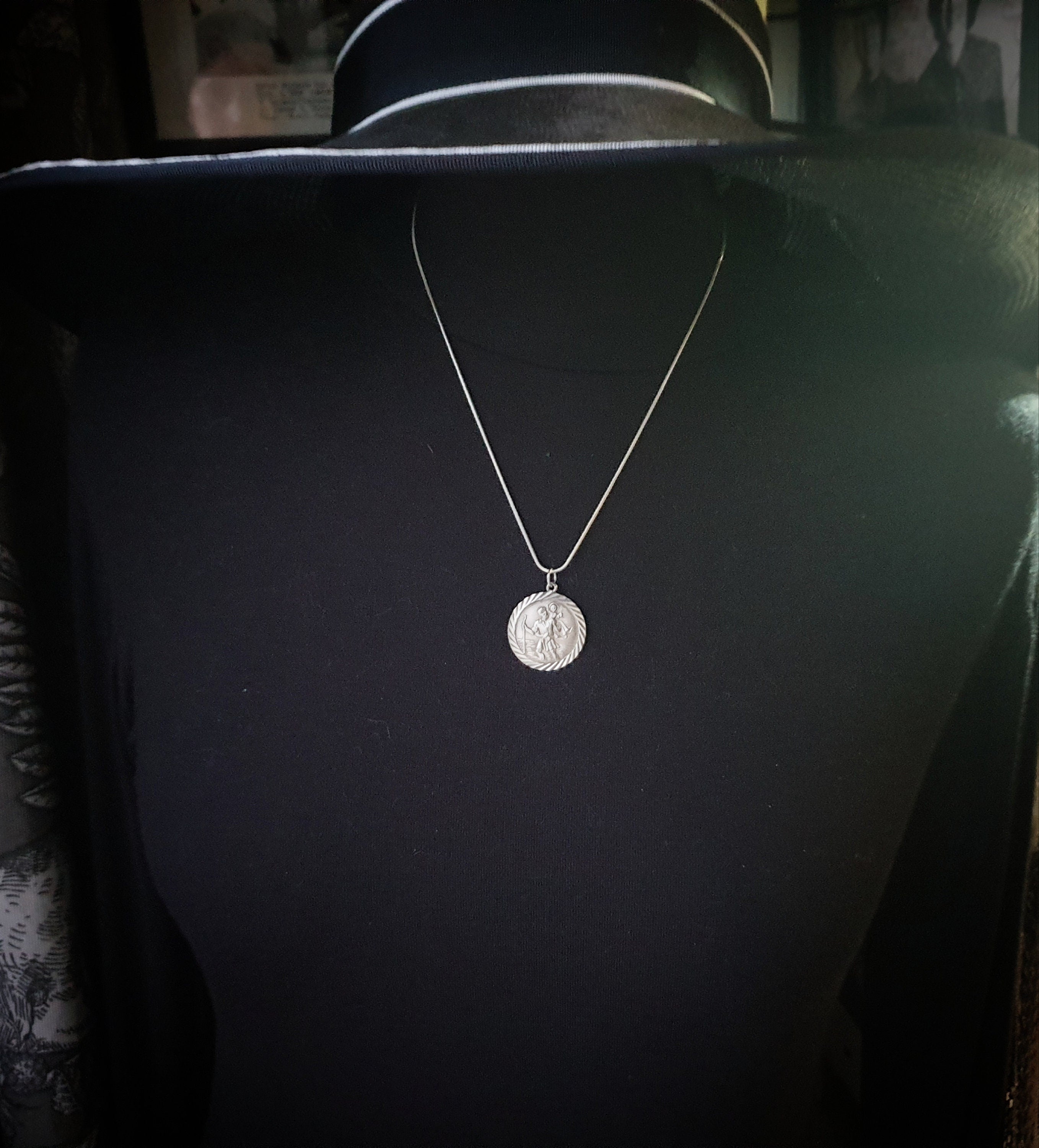 Vintage SILVER St Christopher Necklace Pendant Charm -  20" Chain - 8.8g