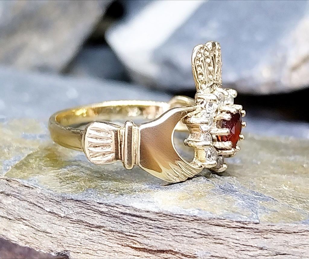 9ct GOLD CLADDAGH Ring with Red Garnet GemStones - Size uk L (5.5) - 2.1g