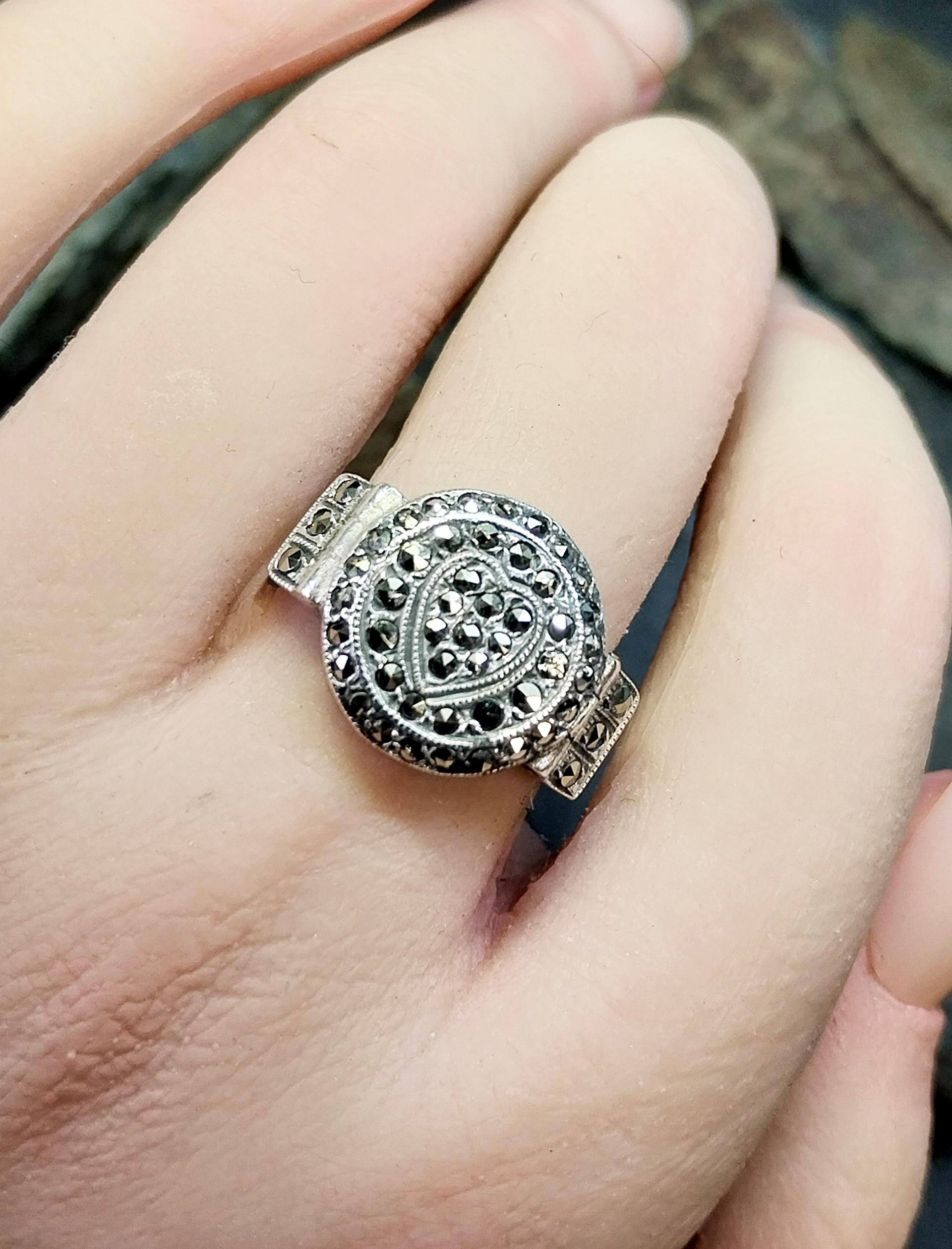 Vtg SILVER POISON LOCKET Ring - (secret compartment) Size uk M  (us 6) - 6.5g