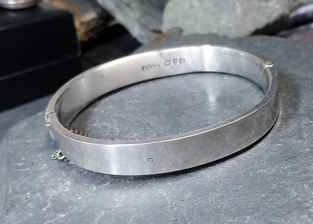 Vintage Sterling SILVER BANGLE Bracelet - Chester 1941 - 11.9g