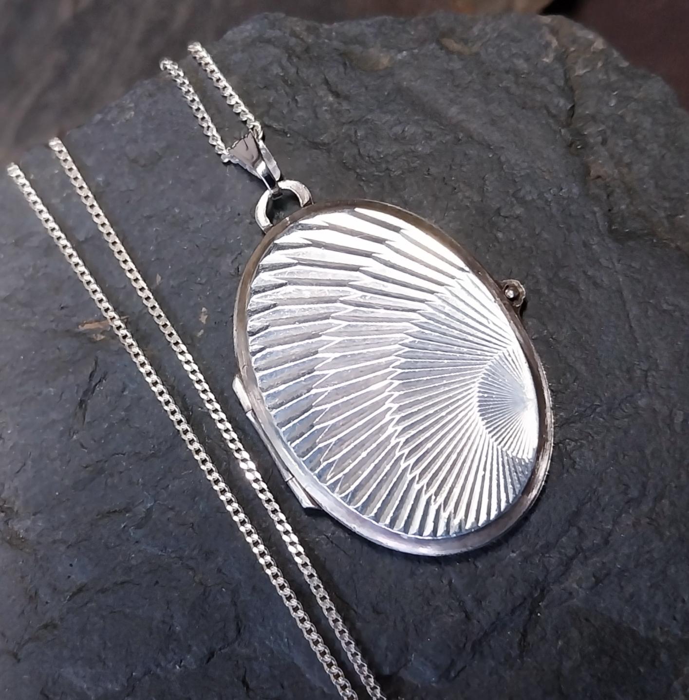 Sterling SILVER LOCKET Necklace - Geometric Sunburst on 18" Chain - 12.2g