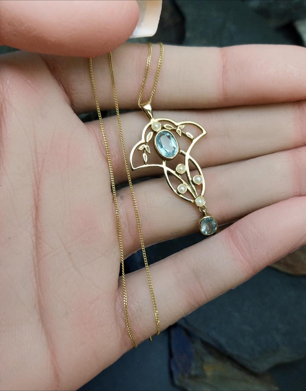 Vintage 9ct Gold Blue Topaz and Seed Pearl Pendant Necklace on 18" chain - 2.8g
