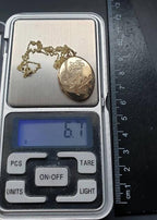 Beautiful vintage 9ct GOLD Single Rose Locket on 20" Chain - 6.7g
