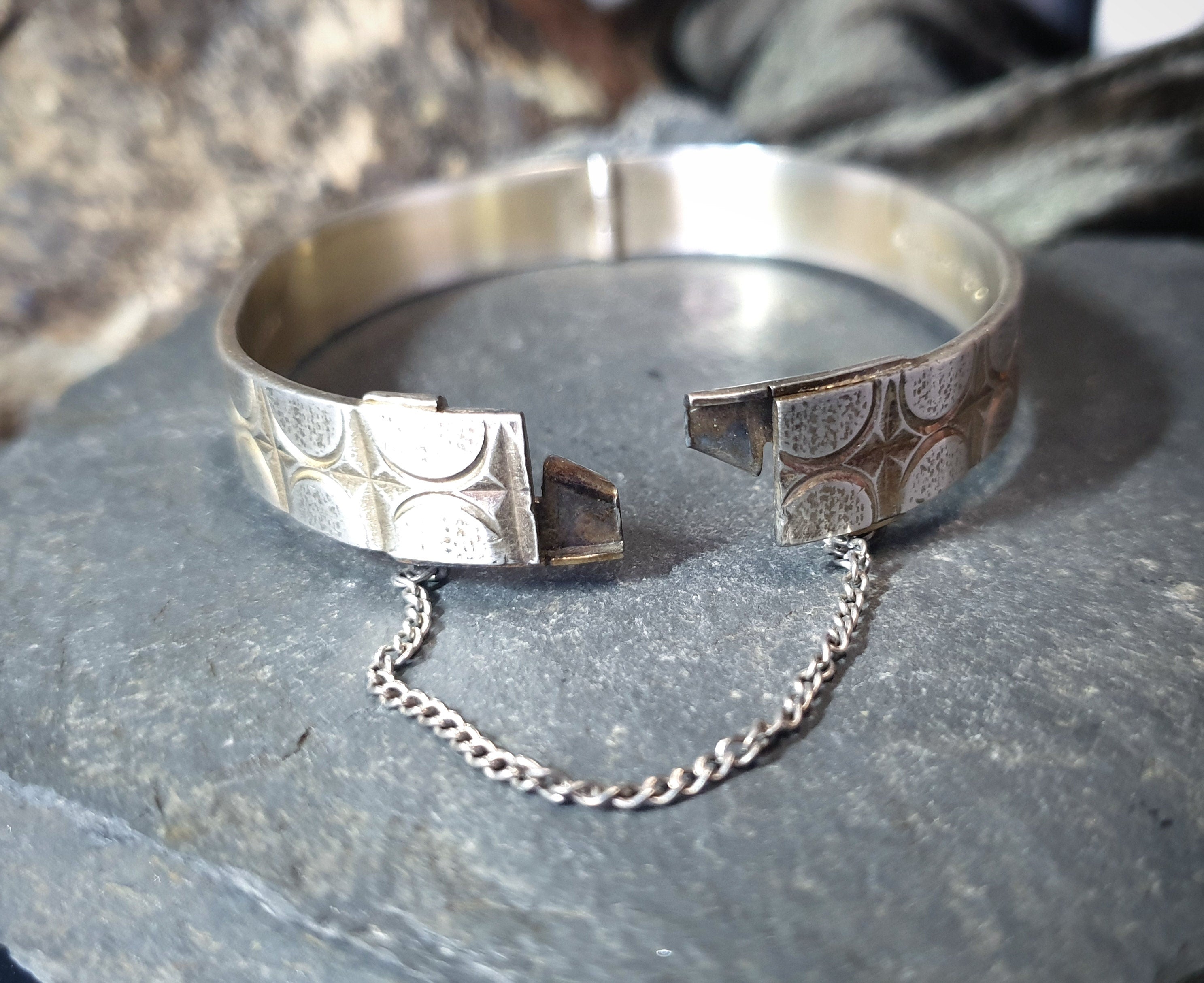 Vintage SILVER BANGLE Bracelet - circles Design - 28.2g
