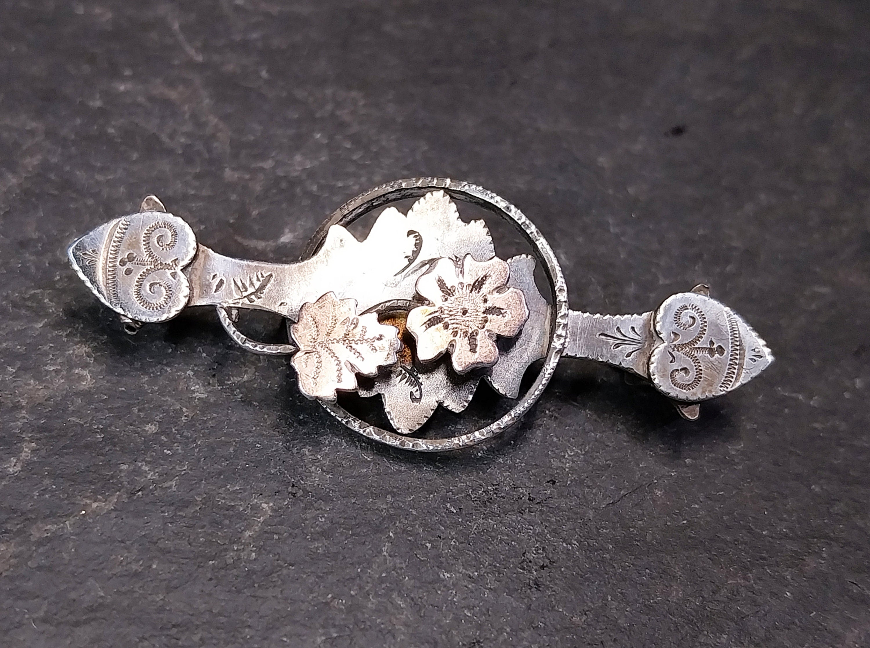 VICTORIAN tique Sweetheart Brooch - Sterling Silver Chester c 1896 - 4g