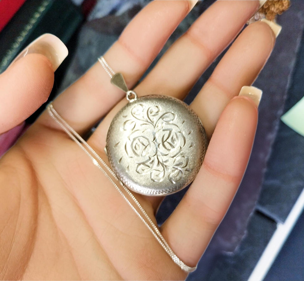 Huge Silver CIRCULAR LOCKET Necklace - Double Rose with 20" Chain - Joseph Smith - 10.9g