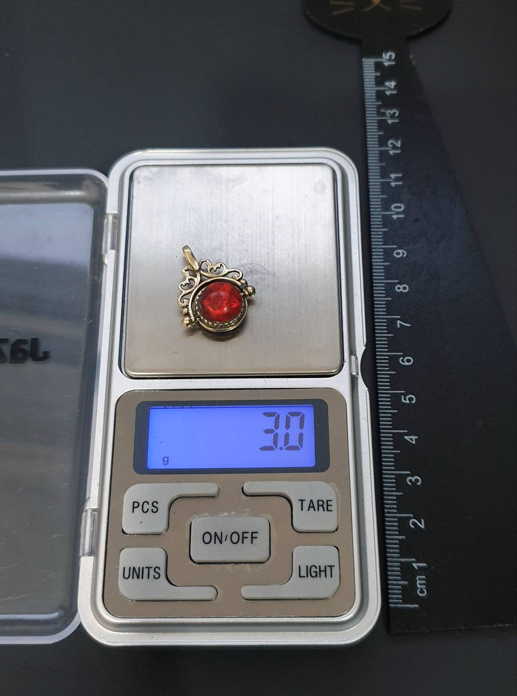 Vintage 9ct GOLD Spinner Watch Fob Pendant - Onyx & Carnelian - 3g