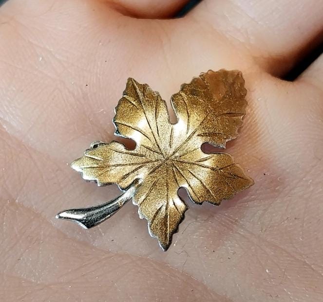 Vintage Sterling Silver LEAF BROOCH - Autumn Maple - 2.3g