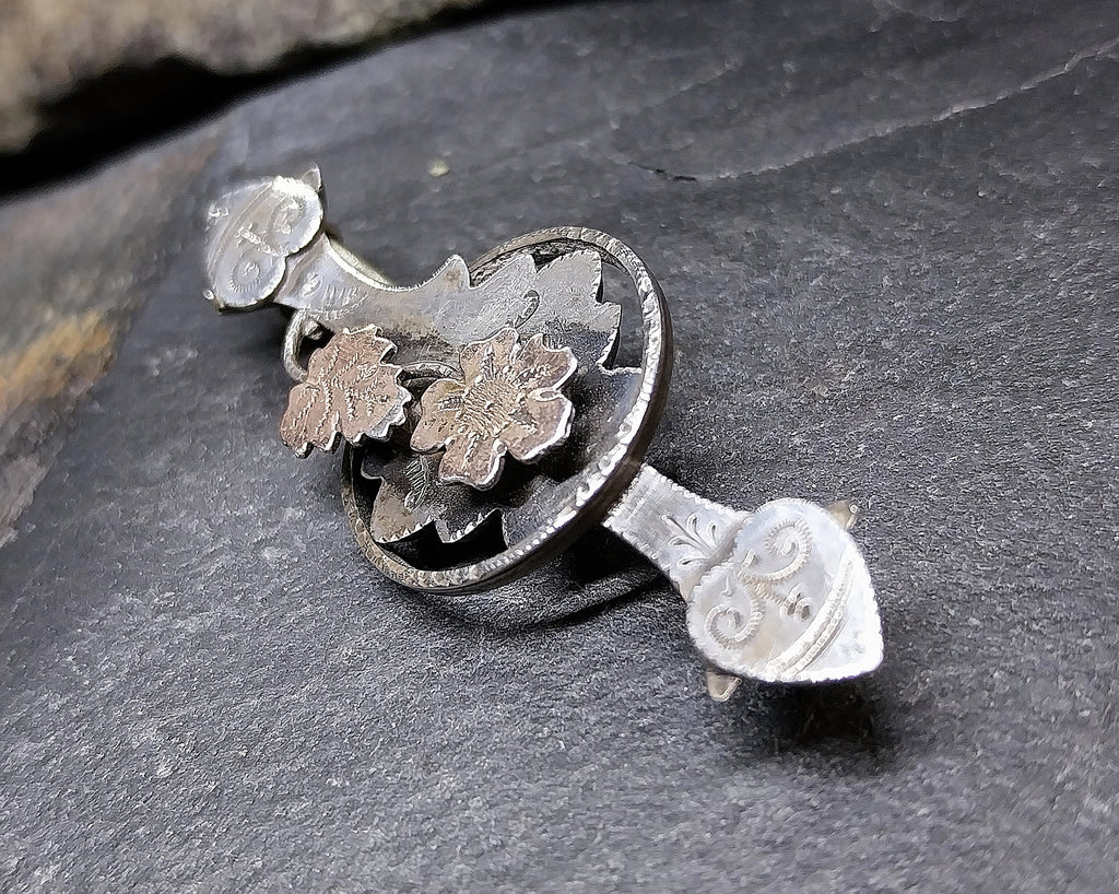 VICTORIAN tique Sweetheart Brooch - Sterling Silver Chester c 1896 - 4g