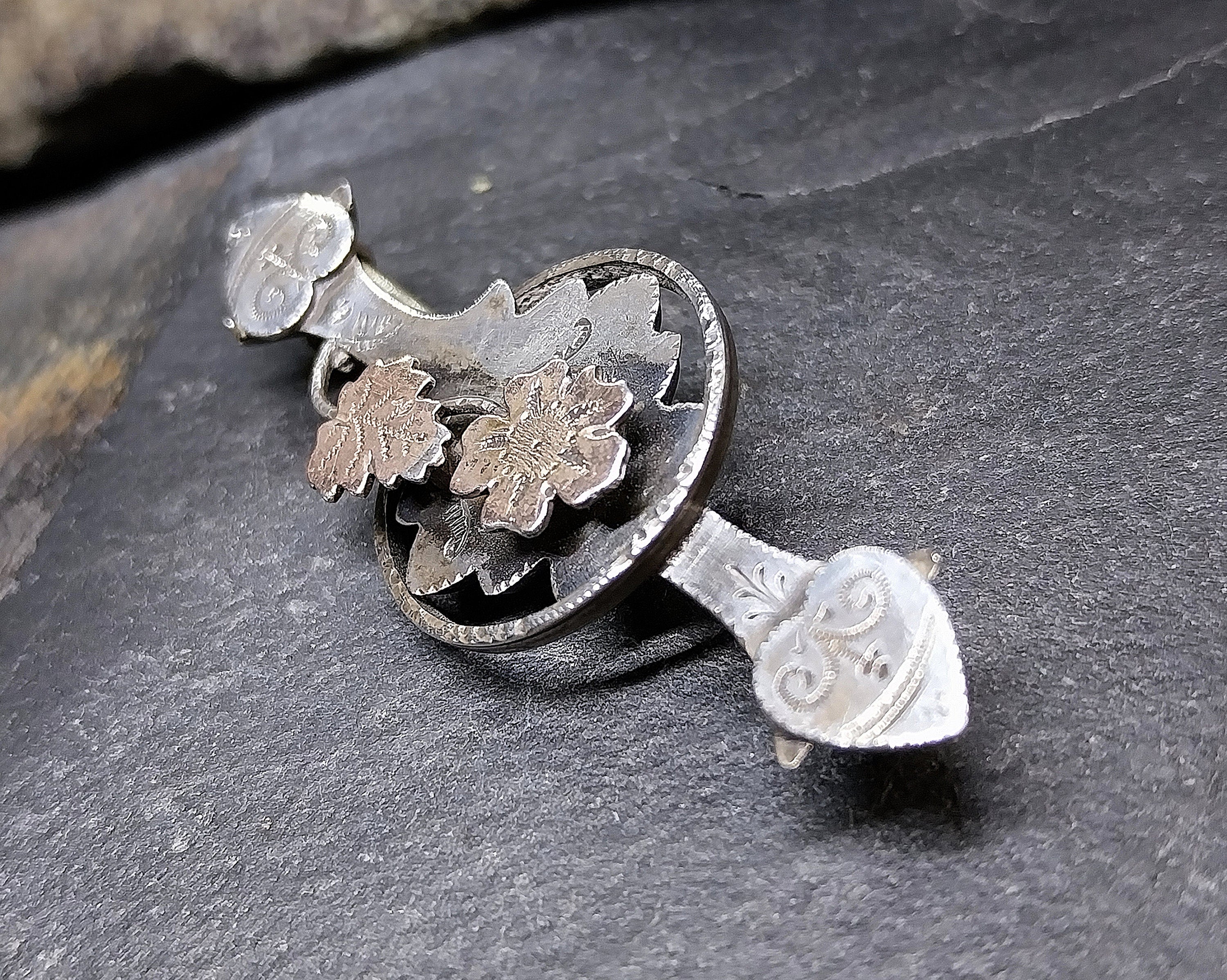 VICTORIAN tique Sweetheart Brooch - Sterling Silver Chester c 1896 - 4g