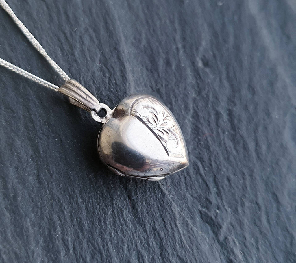 Vintage SILVER HEART Locket Necklace - Pretty Engraving circa 1979 on 18" chain - 3.1g