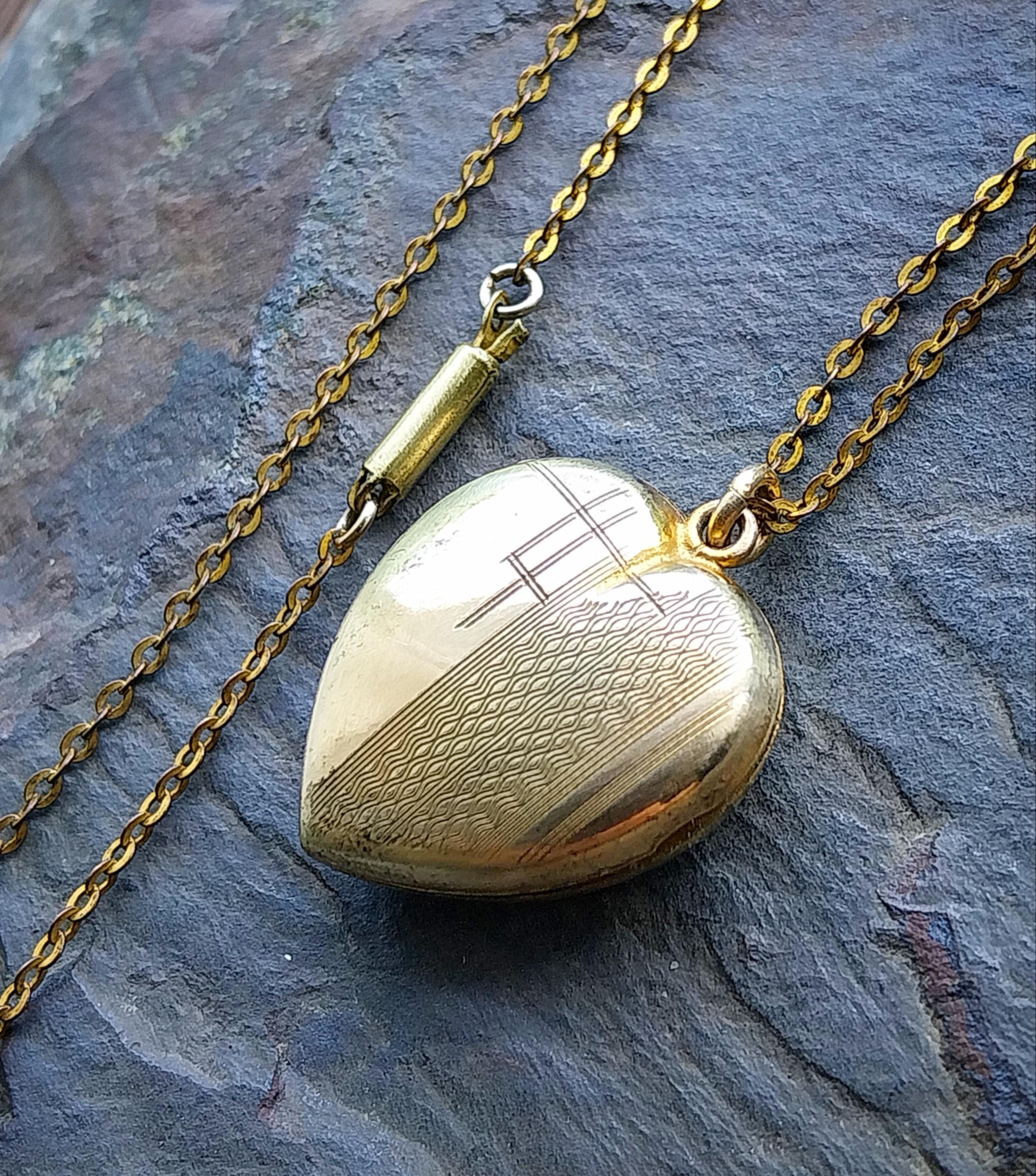 Antique 9ct Rolled GOLD Heart LOCKET with 17" Barrel Clasp Chain - 5.2g