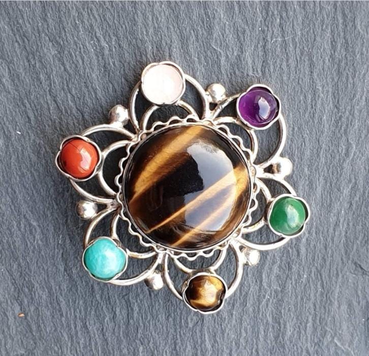 Vintage Sterling Silver Brooch with Celtic Design and Agate Gemstones  - 12.2g
