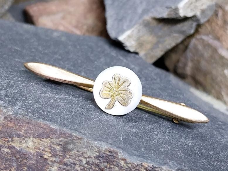 Vintage Three Leaf Clover Brooch -  on Mother of Pearl - 1.9g