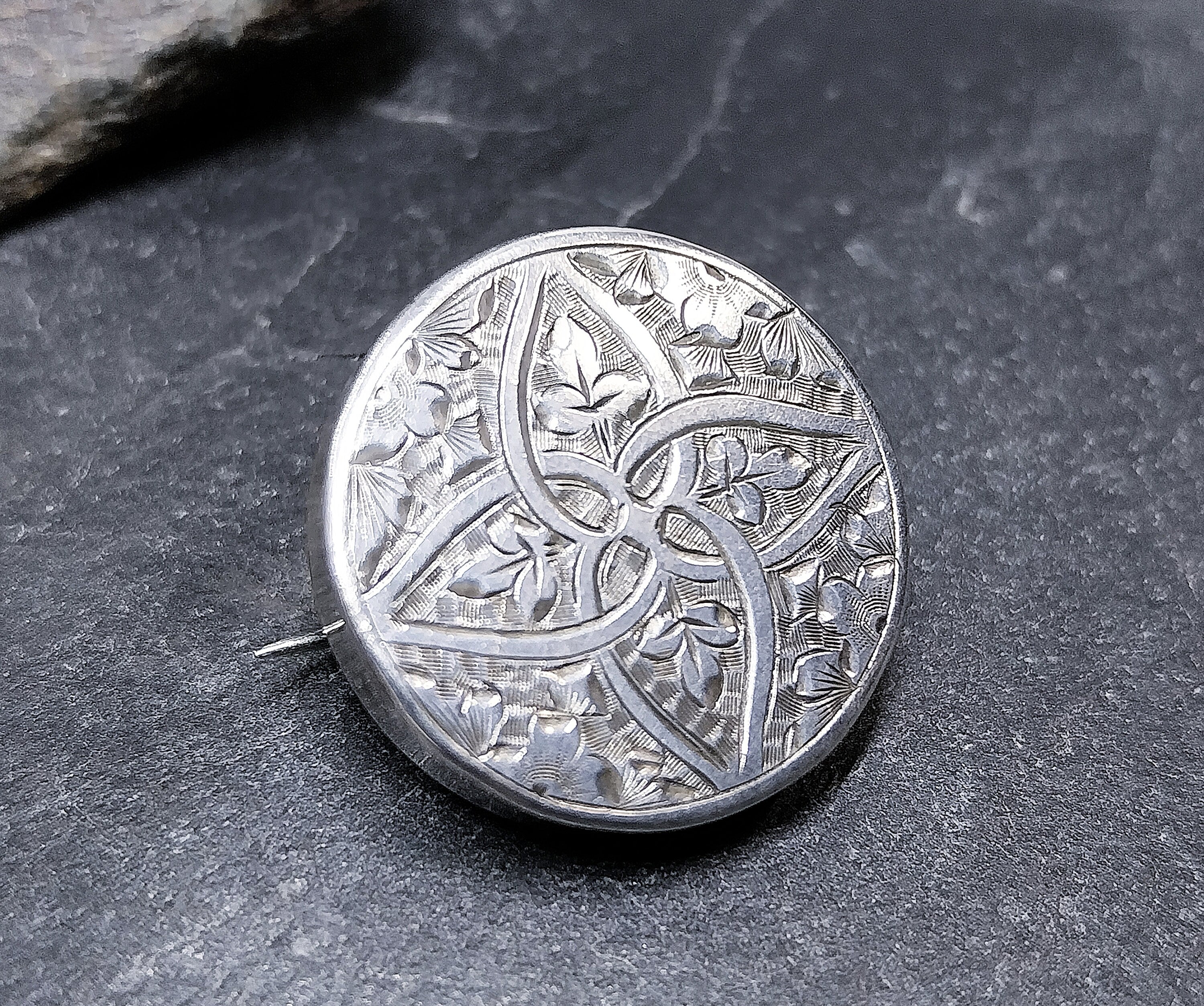Antique Sterling Silver Circular Button Brooch  - Ivy Leaf Celtic Design - 5.5g