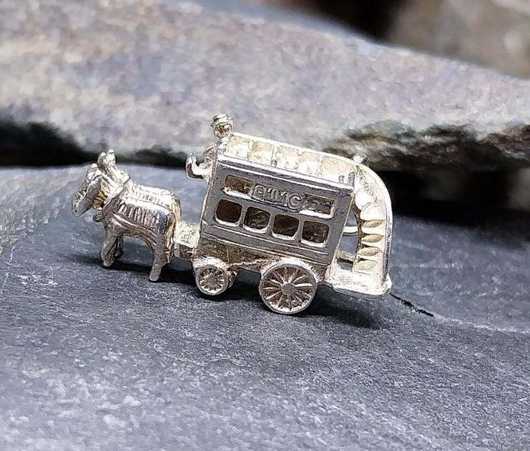 Vintage SilverHORSE DRAWN CARRIAGE Transport Charm - Bracelet - 3.3g