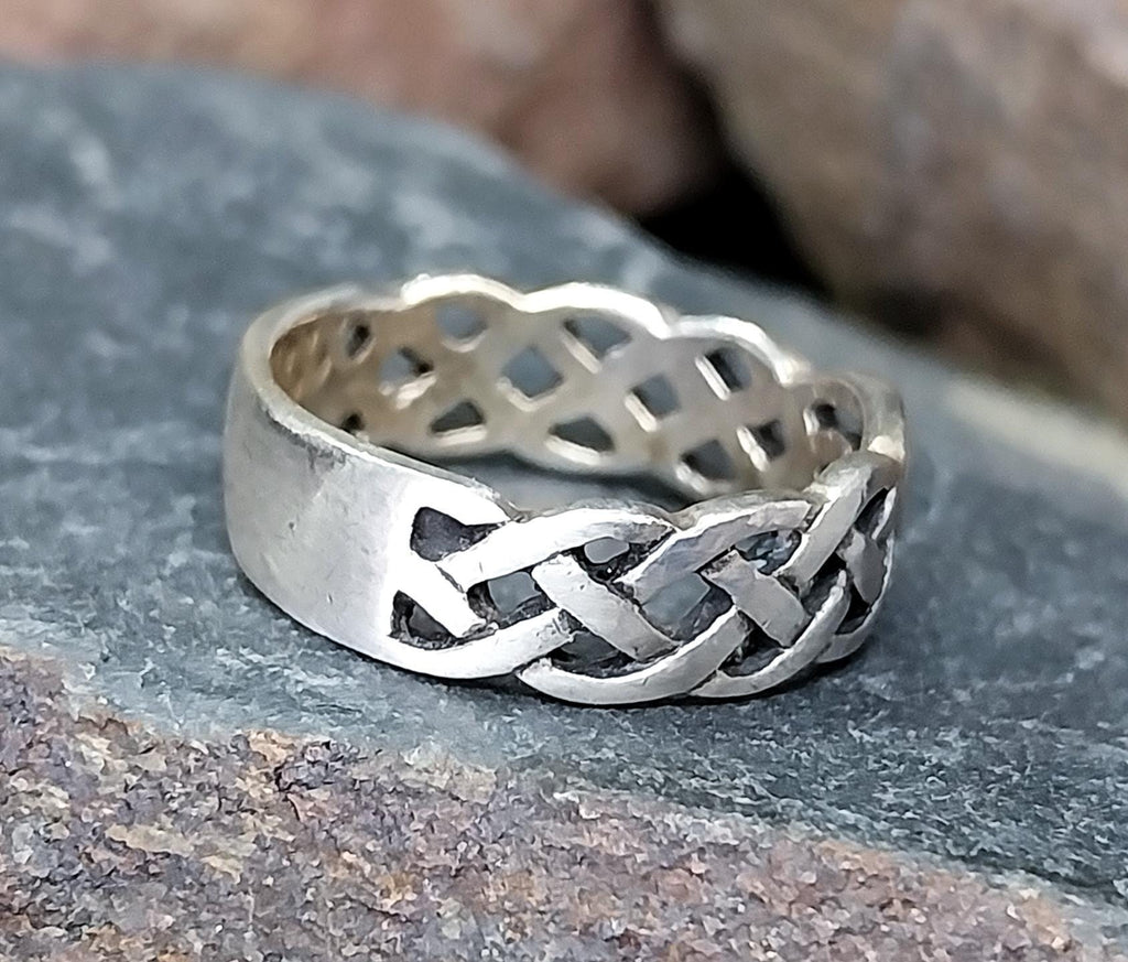 Silver CELTIC KNOT RING - 925 Sterling Silver - Size uk M ( us 6) 3.1g