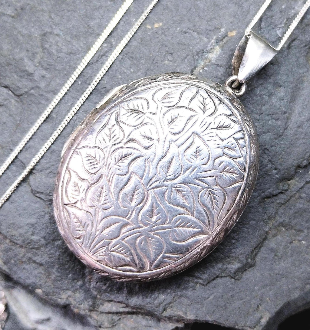 Vintage Large IVY LEAF LOCKET - Sterling Silver Hallmarked with 24" Chain - 11.5g
