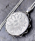 Large Vintage SILVER SUNBURST LOCKET - Sunning with 20" Chain - 10.2g