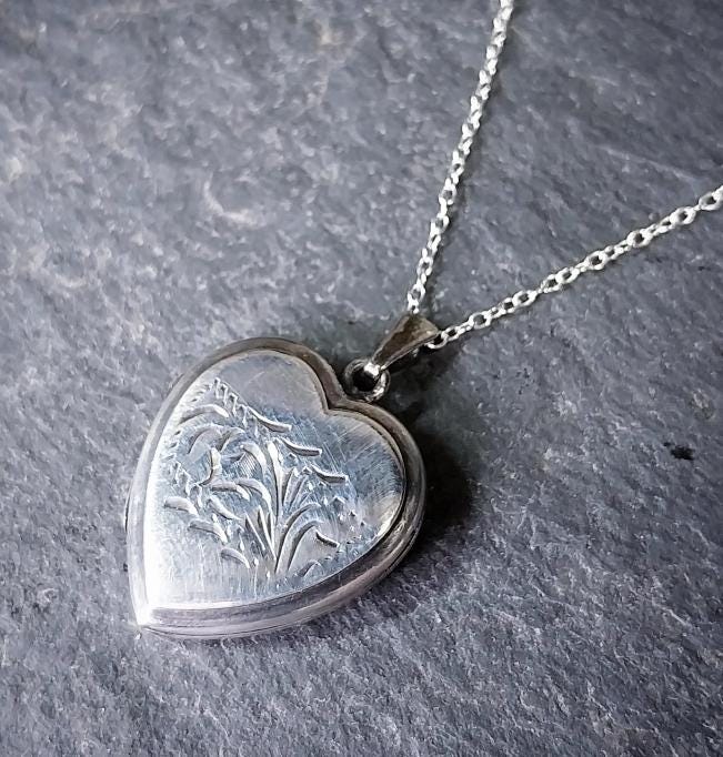 Vintage Sterling Silver HEART LOCKET - on 18" Chain - 4.5g