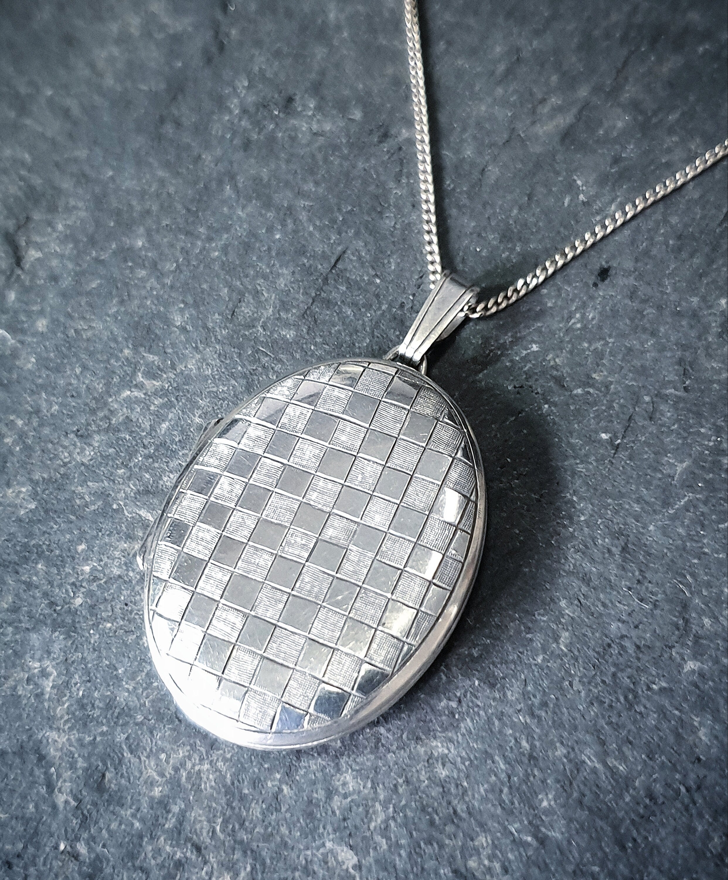 Large Oval SILVER LOCKET with Checker Board design on 18" Chain - 7.8g