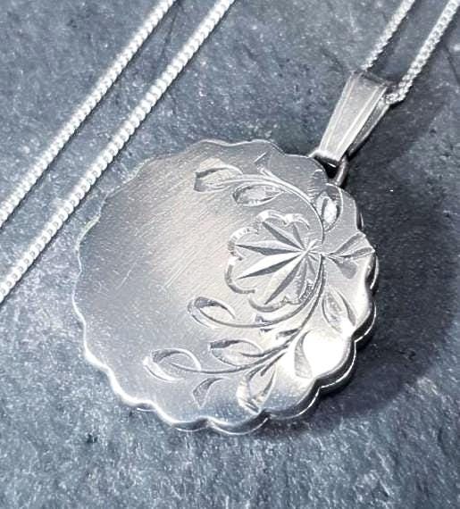 Vintage Silver Circular LOCKET Necklace with Crimped Edge on 18" Chain - 4.3g