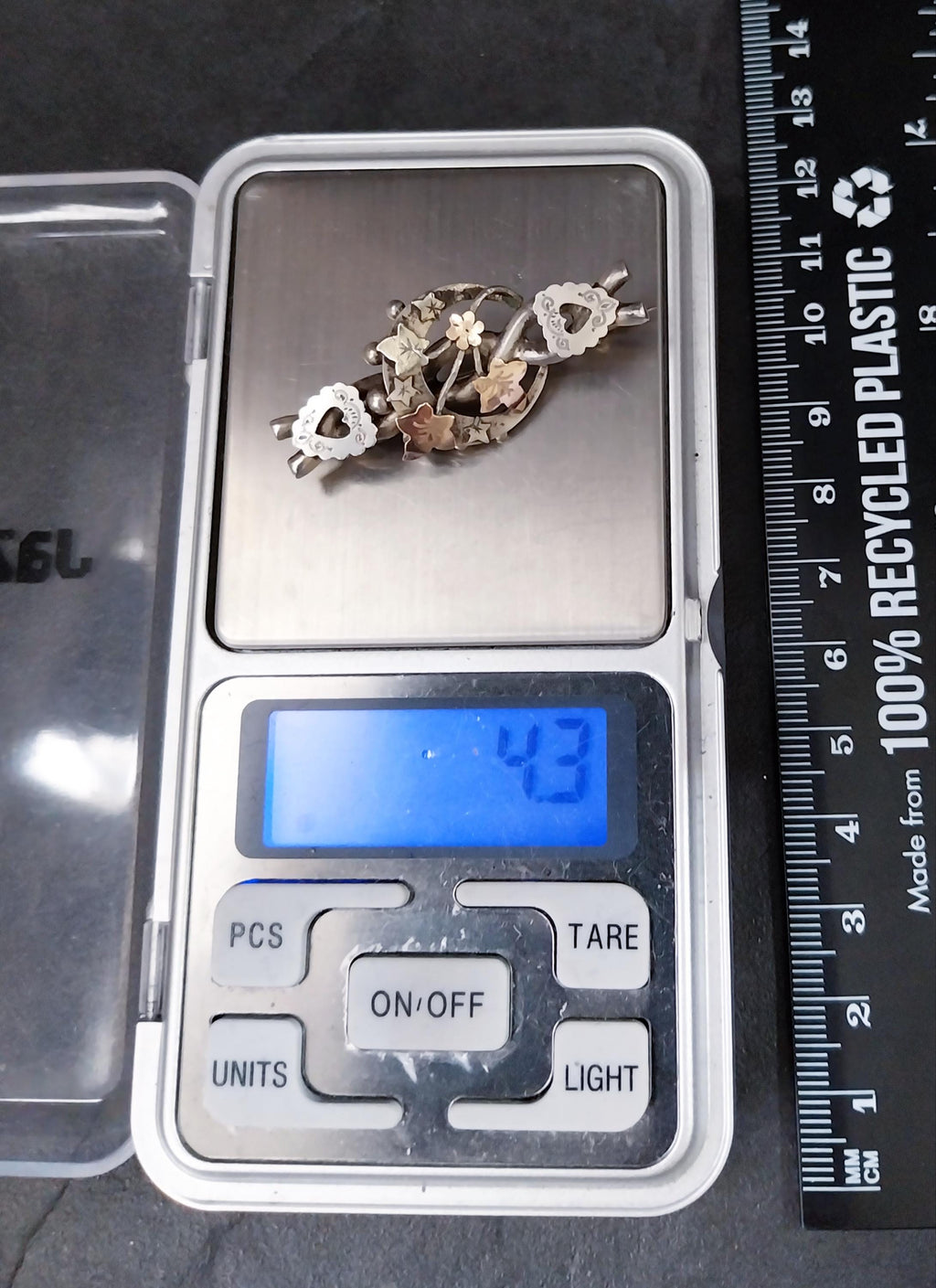 VICTORIAN CRESCENT MOON Brooch with hearts - Hallmarked 1899 - 4.3g