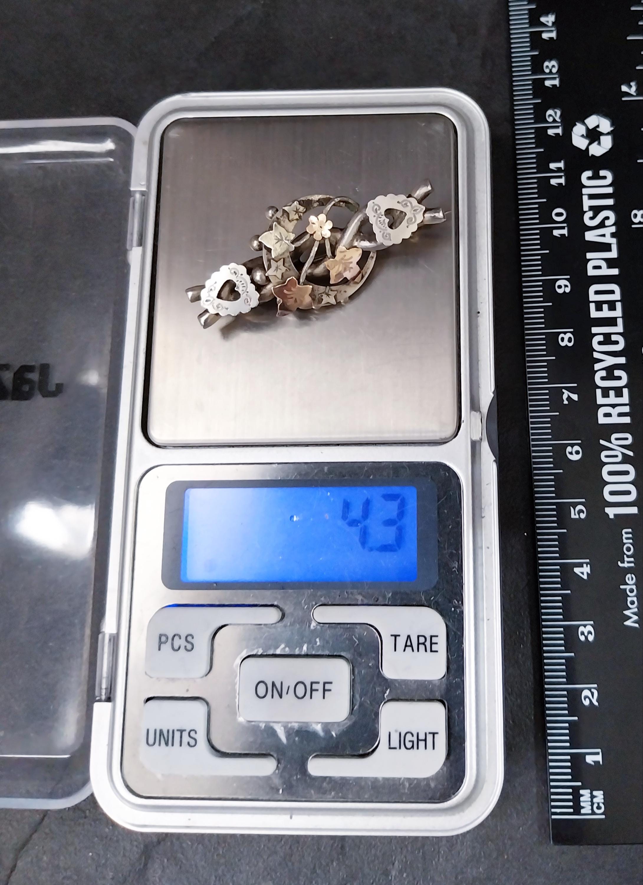 VICTORIAN CRESCENT MOON Brooch with hearts - Hallmarked 1899 - 4.3g