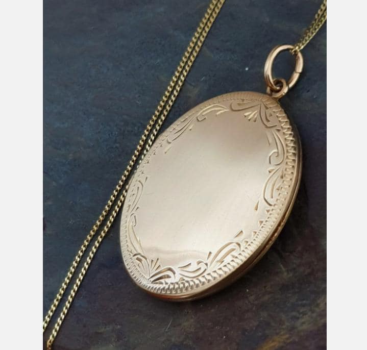 Large 9ct GOLD CELTIC SCROLL Locket Necklace on 20" Chain - 9.3g