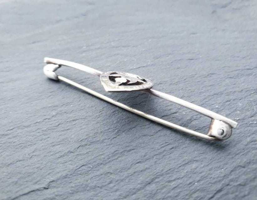 Vintage SILVER Bar Brooch Sweetheart with Thistle - Thomas Fattorini - 2.5g