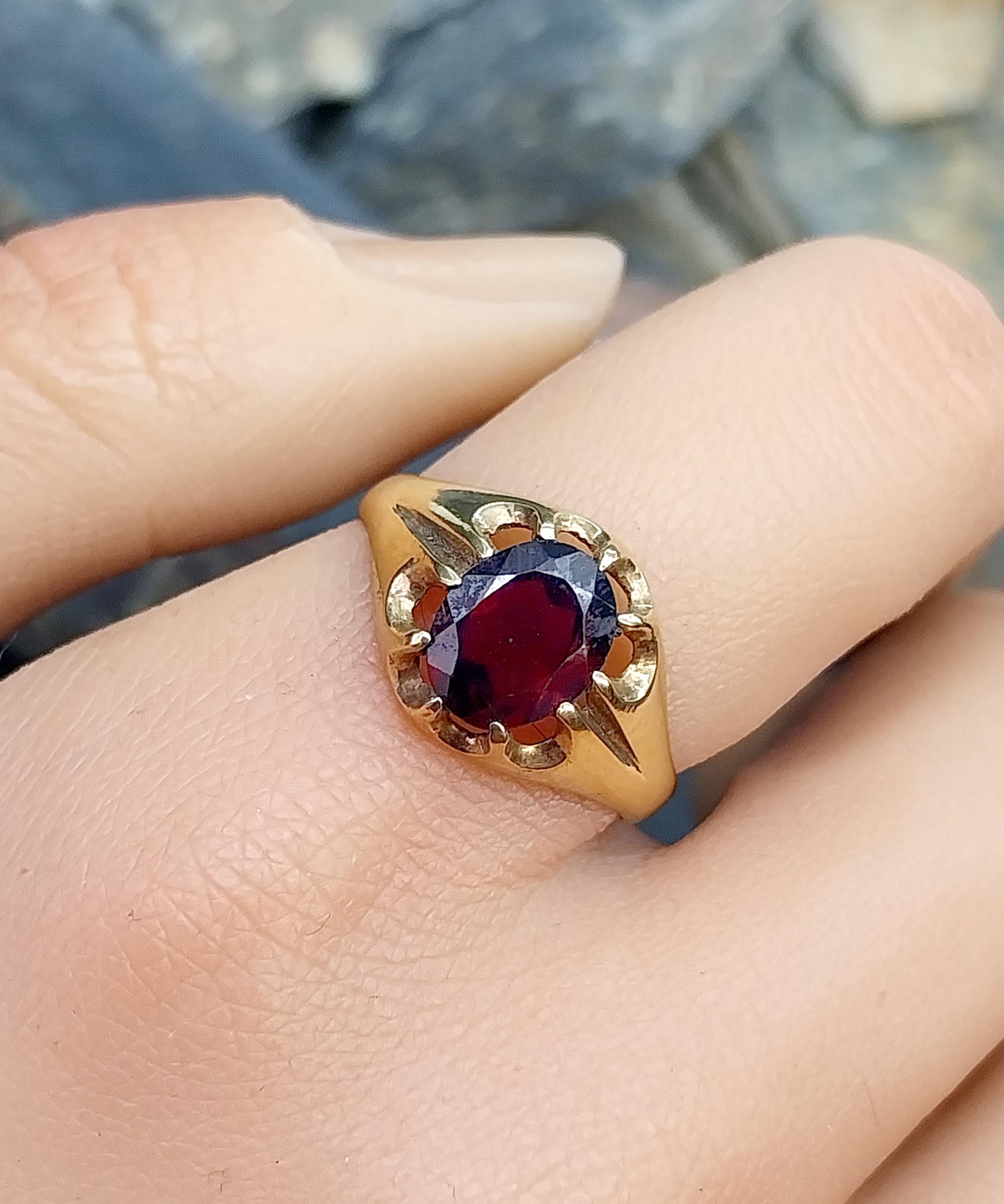 9ct GOLD Garnet 10 Claw Solitaire Gypsy Ring - Size uk T (us 9.5) - 3.2g