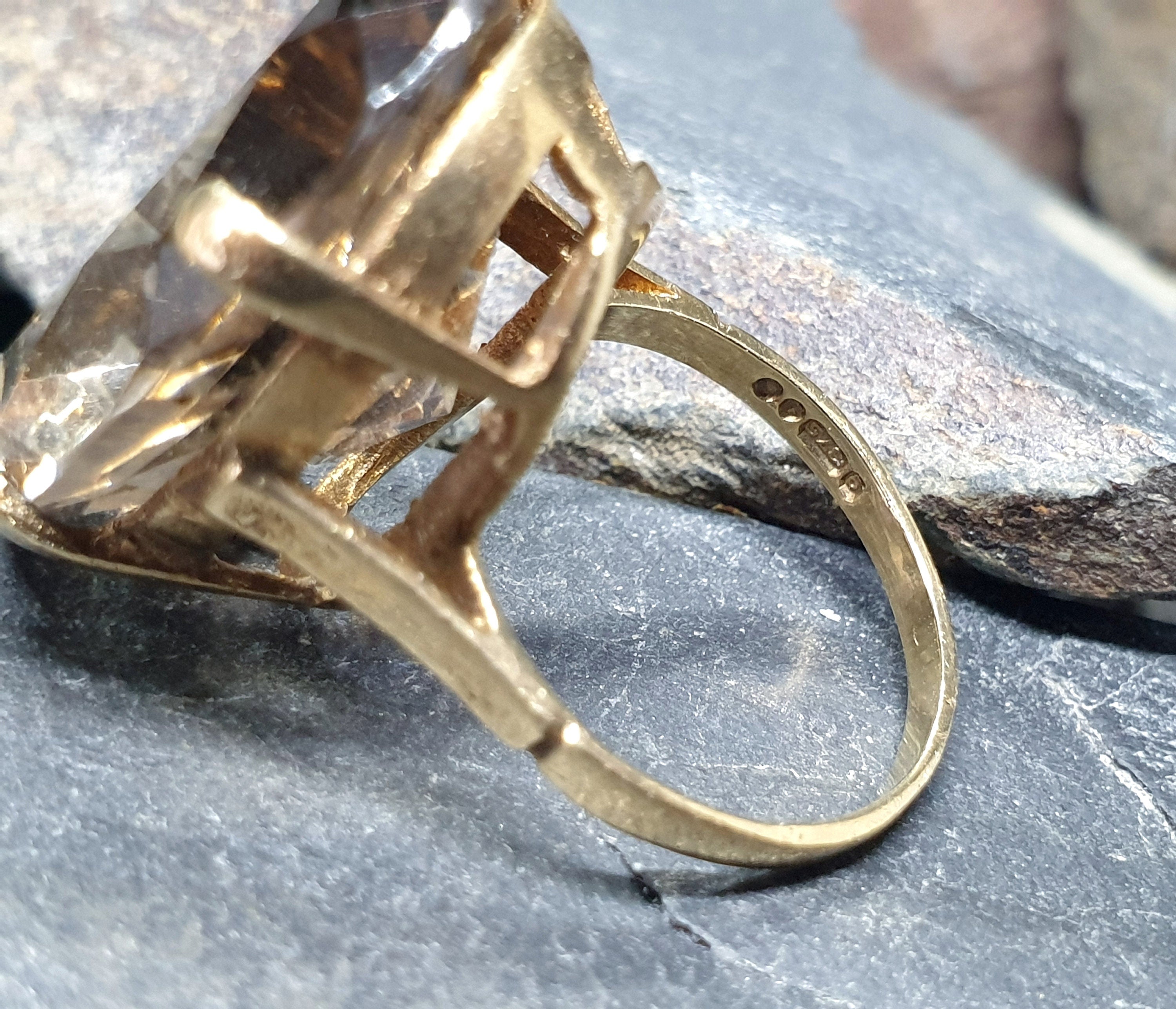 Huge 9ct GOLD Smoky Quartz Gemstone Ring - Size uk O (us 7) - 8.2g