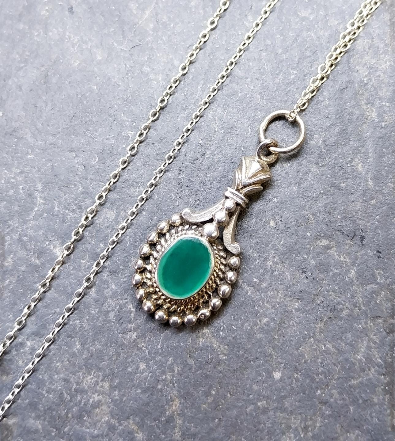 Sterling Silver Green Gemstone Necklace Pendant Drop - on 18" chain - 3.9g