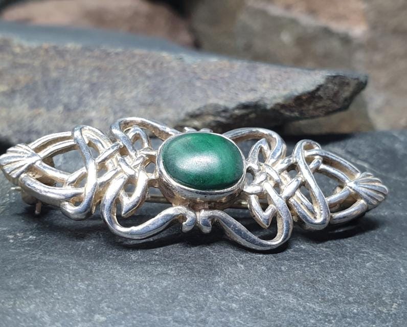 SILVER CELTIC Knot Brooch with Green malachite gemstone - 6g