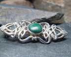 SILVER CELTIC Knot Brooch with Green malachite gemstone - 6g