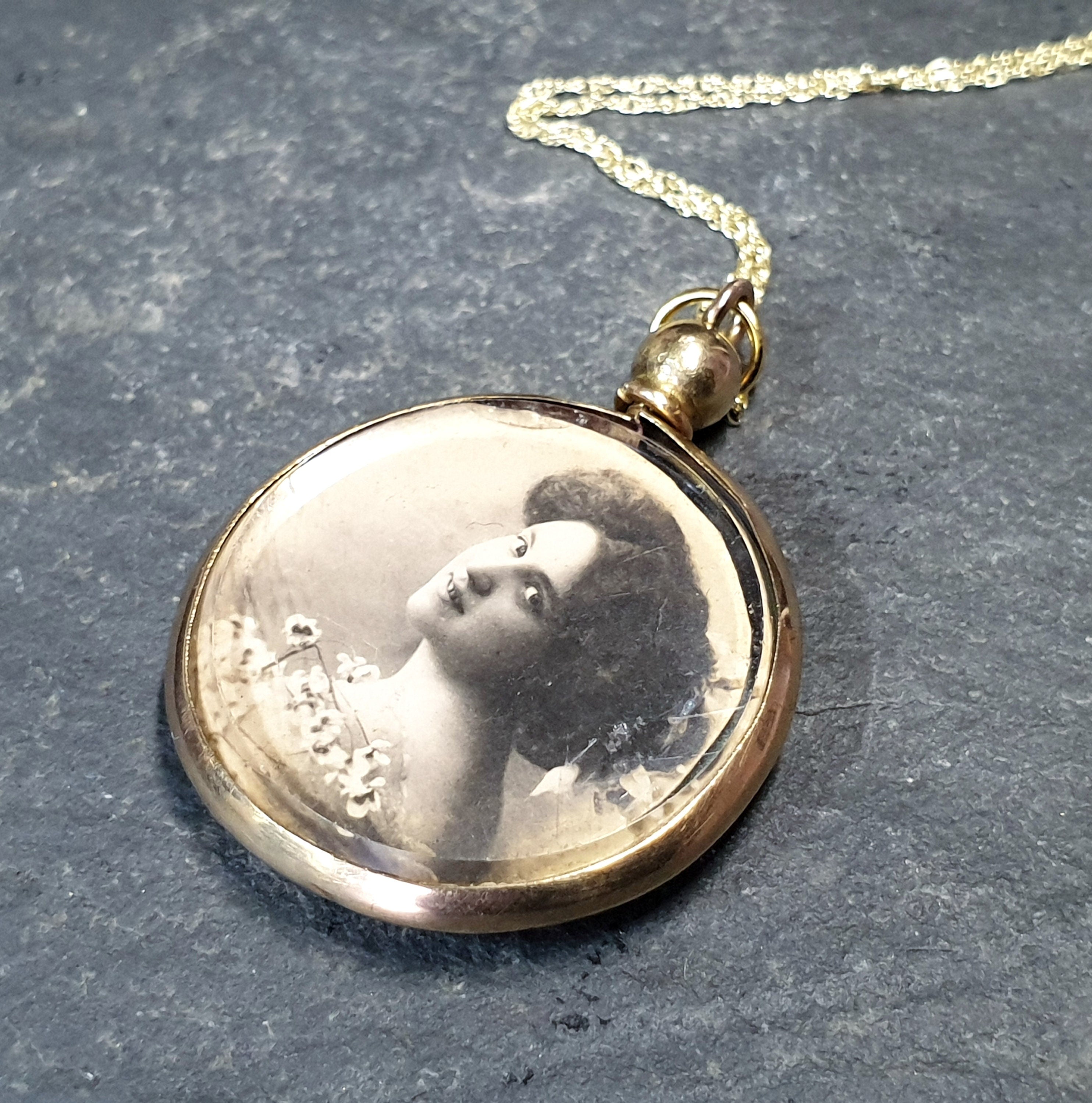 Edwardian 9ct Gold Photo Locket Pendant - Ci 1910 Double Sided Locket on 20" chain 5.2g