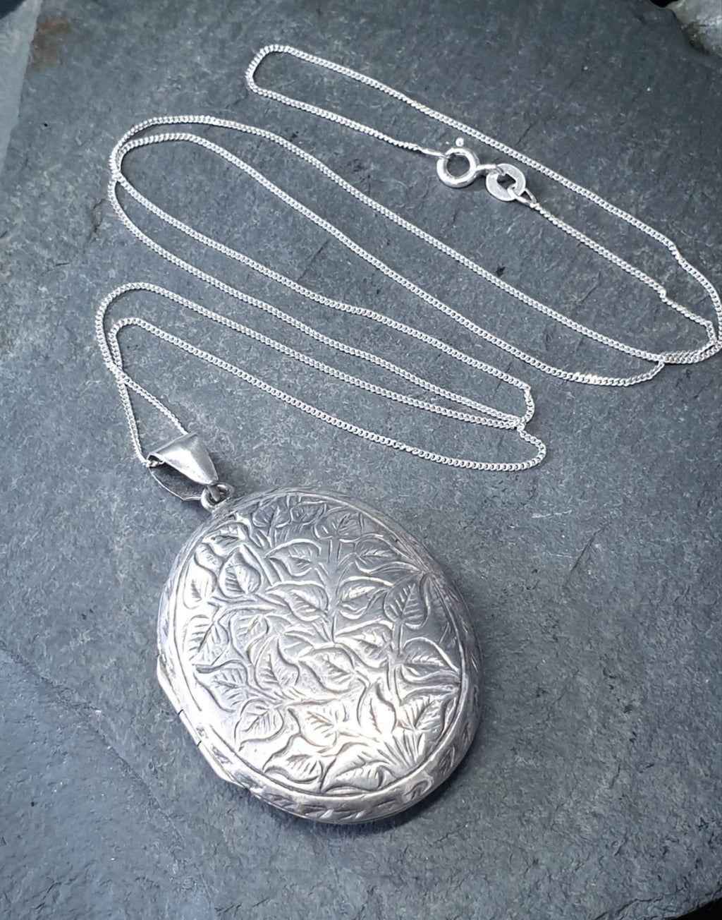 Vintage Large IVY LEAF LOCKET - Sterling Silver Hallmarked with 24" Chain - 11.5g