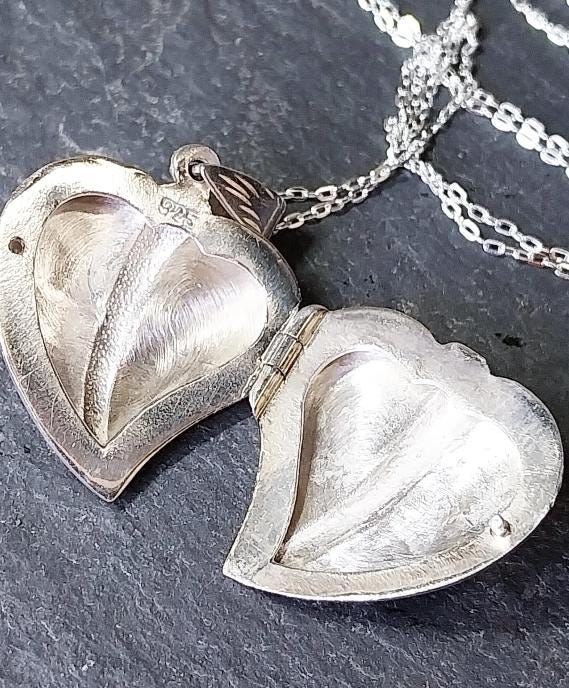 Sterling Silver HEART LEAF Locket Necklace on 18" chain - 6.3g