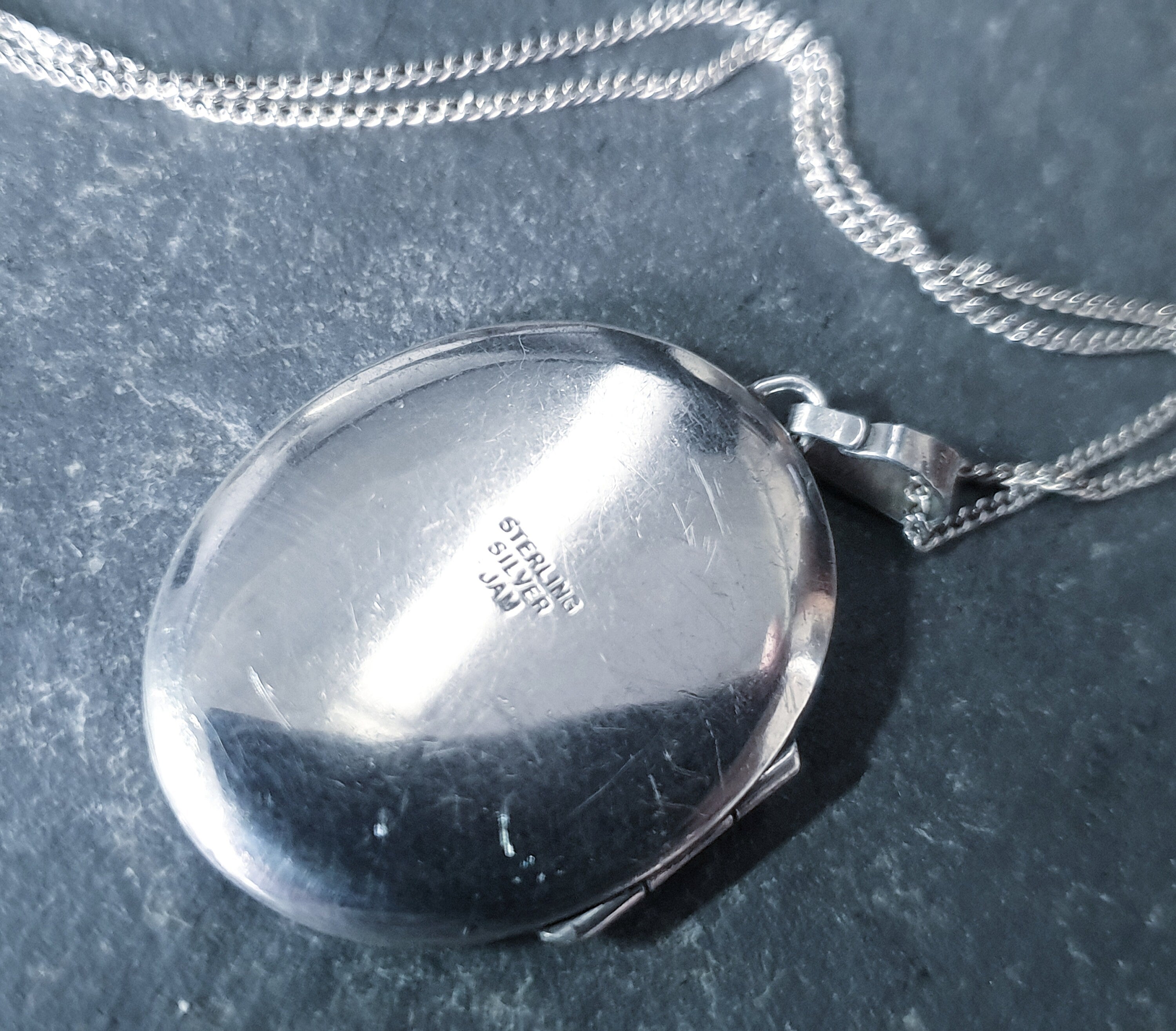 Large Oval SILVER LOCKET with Checker Board design on 18" Chain - 7.8g
