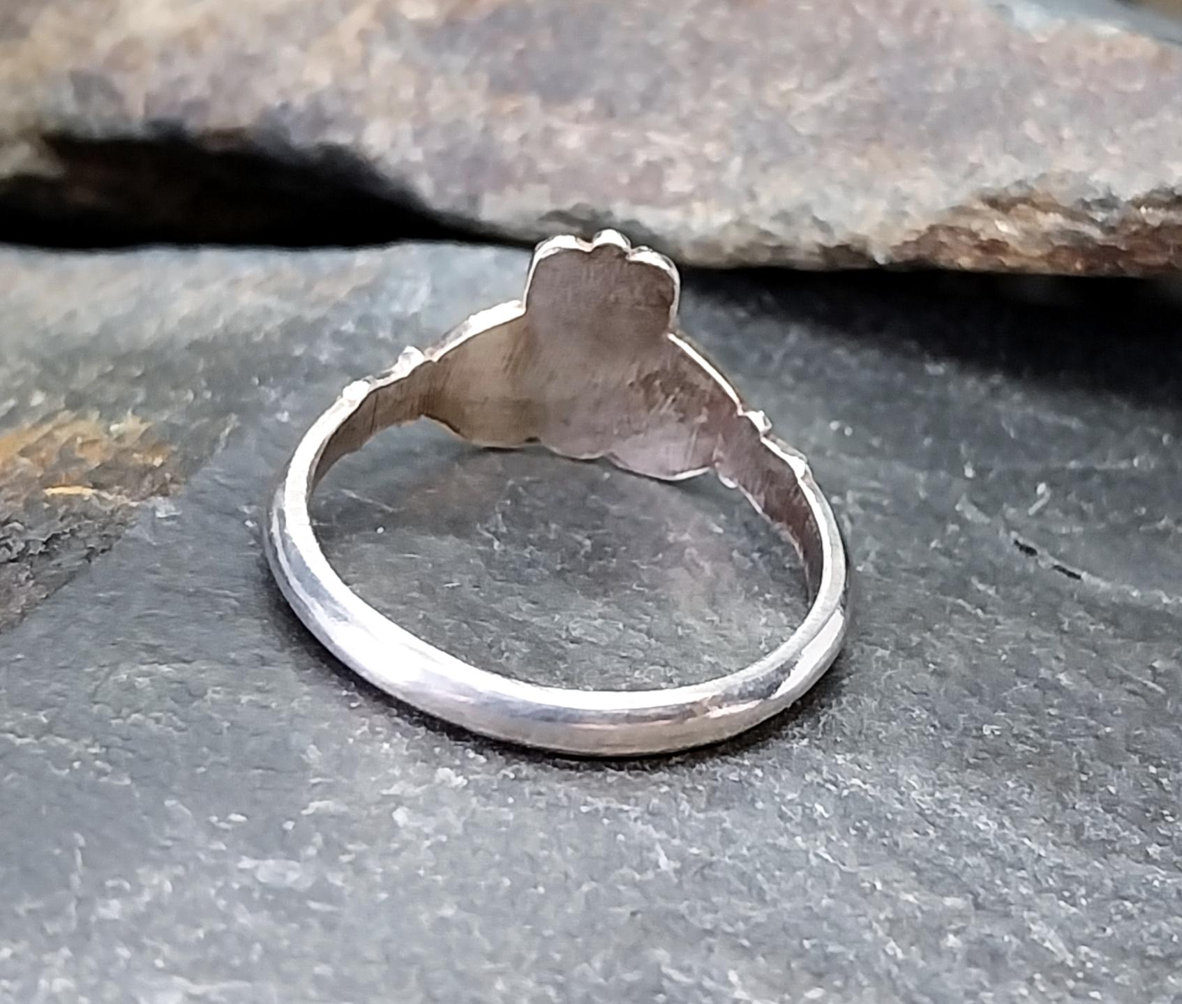 Silver CELTIC CLADDAGH Ring - 925 Sterling Silver - Size P (us 7.5) - 2.3g