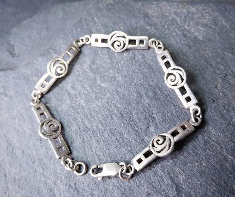 Vintage Celtic Sterling Silver Bracelet - Mackintosh Rose Links - 19cm - 10.6g
