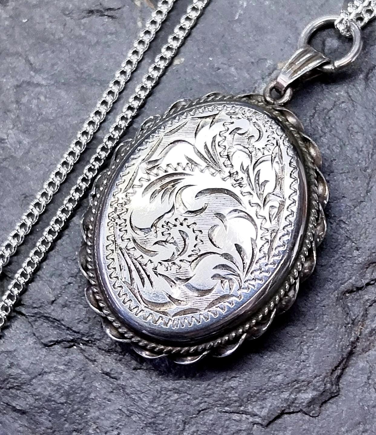 Large Sterling SILVER Oval LOCKET - Double Sided with 20" Chain - 12.1g
