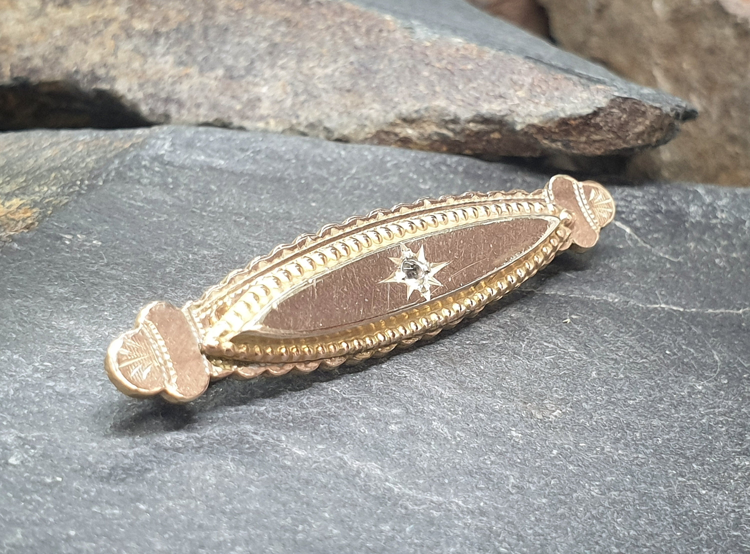 ANTIQUE VICTORIAN BROOCH - Sweetheart, Memorial - 9ct Rose Gold fronted - 4.2g