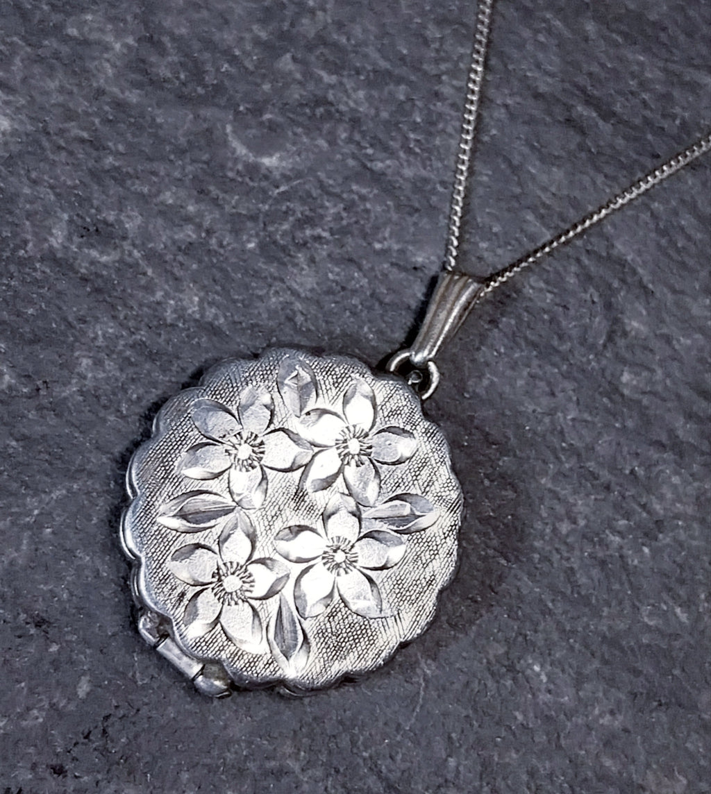 Georg Jensen SILVER LOCKET Necklace - Scalloped Circle with 4 flowers on 18" Chain - 5.4g