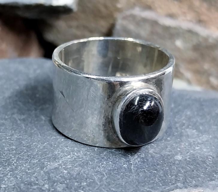 Modernist Wide Sterling Silver Onyx Ring - uk size Q (us 8) - 10.3g